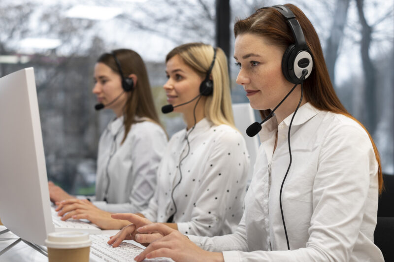 colleagues-working-together-call-center-with-headphones-800x532